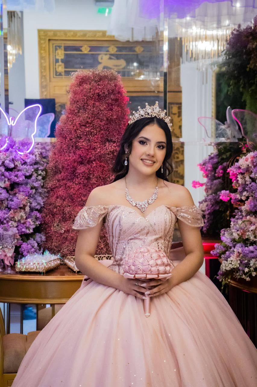 Quinceañera · editorial